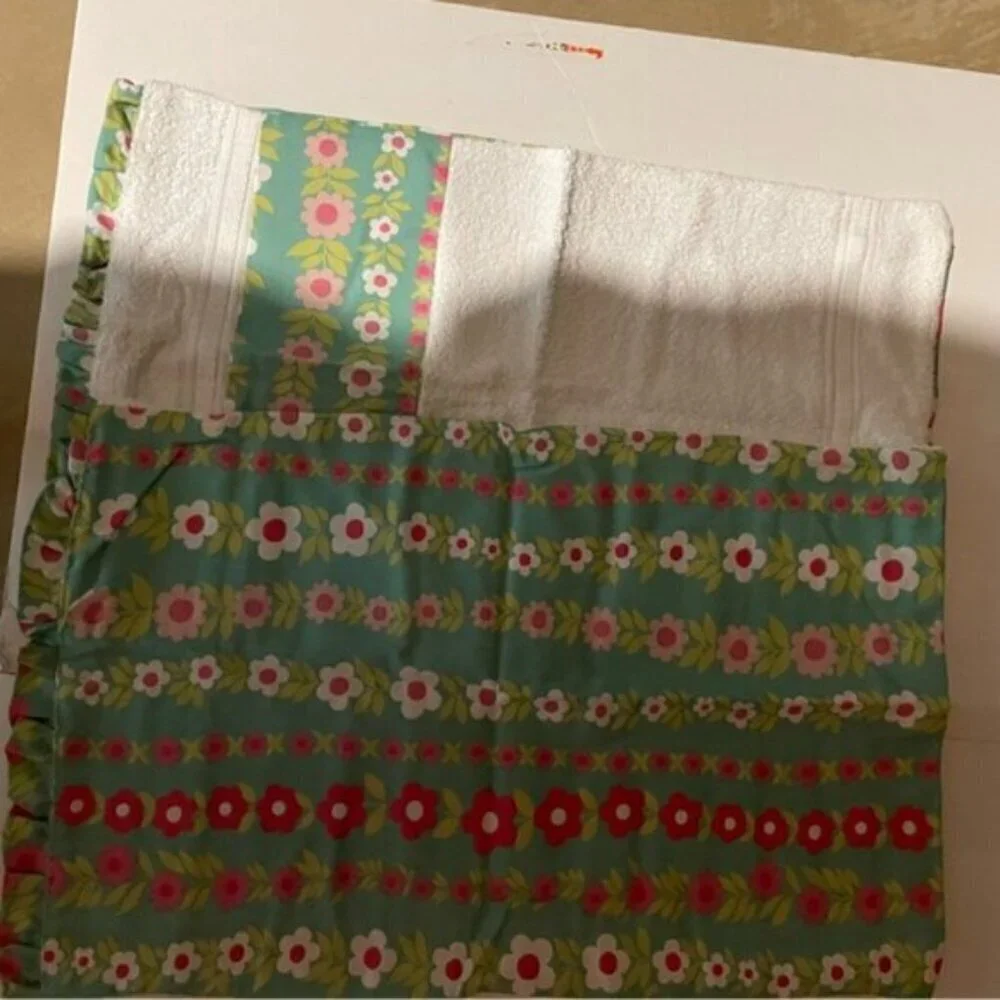 Green Flowers Hand Towels